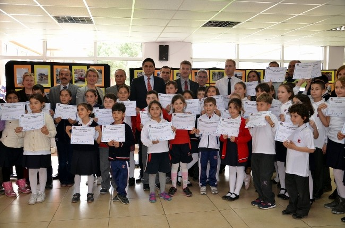 Başkan Acar\'a Yenilikçi Fikir Sahibi Öğrencilerden Sevgi Çemberi