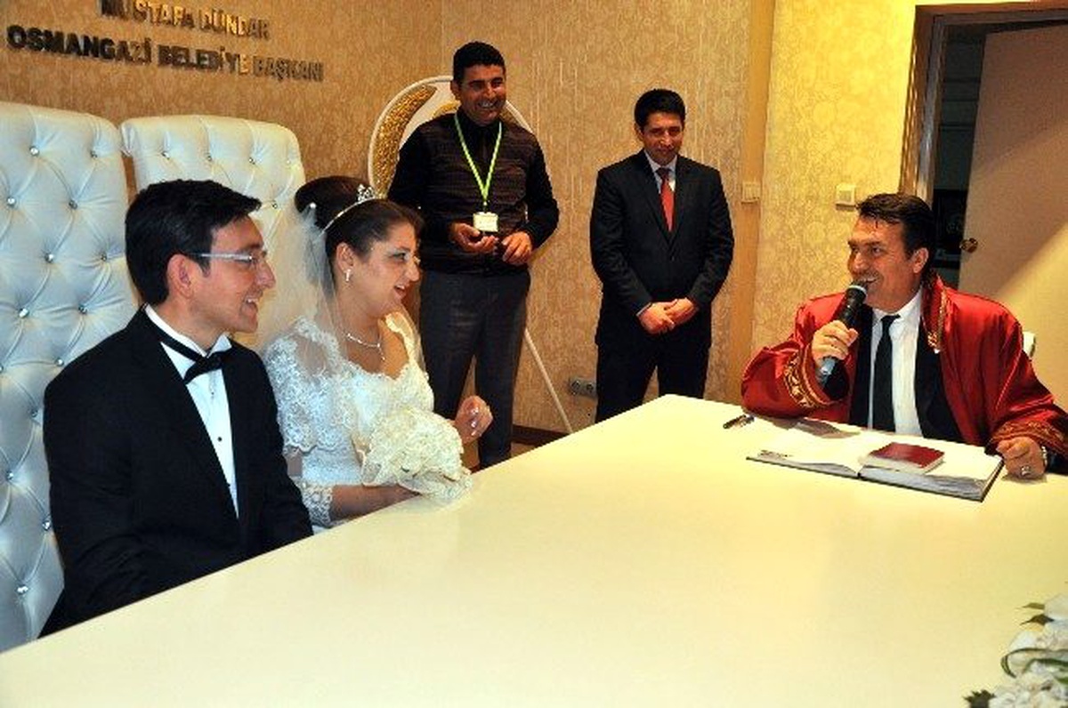 Bulgaristanlı Damat ile İranlı Gelinin Nikahını Başkan Dündar Kıydı