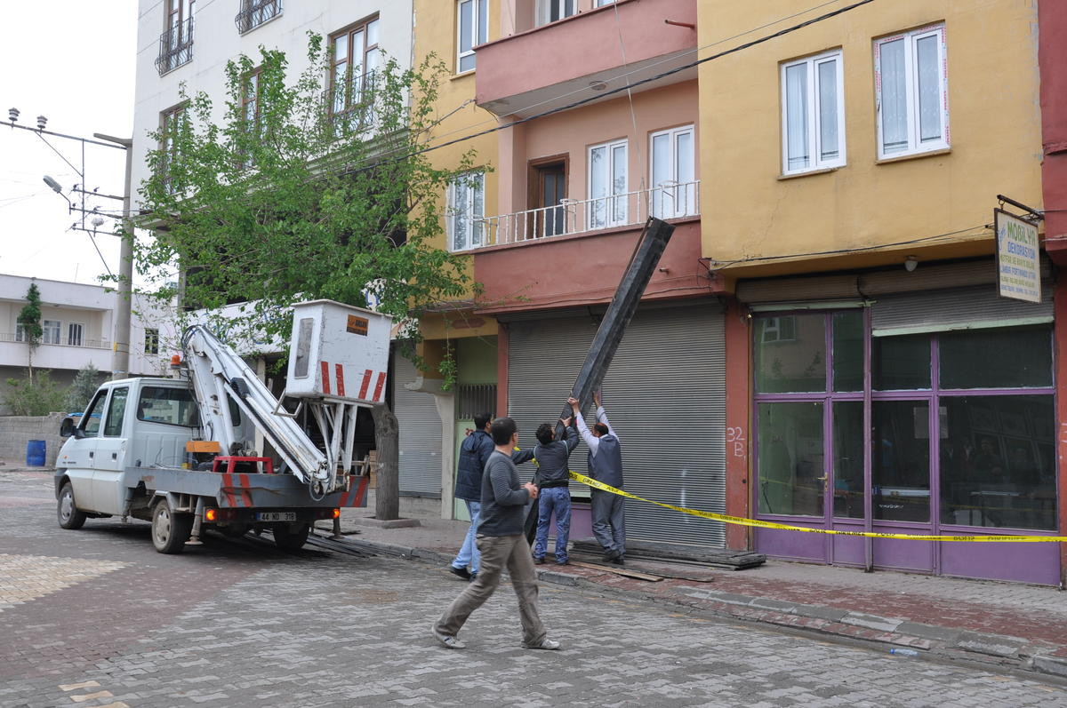 Elektrik Akımına Kapılan 3 İşçi Yaralandı