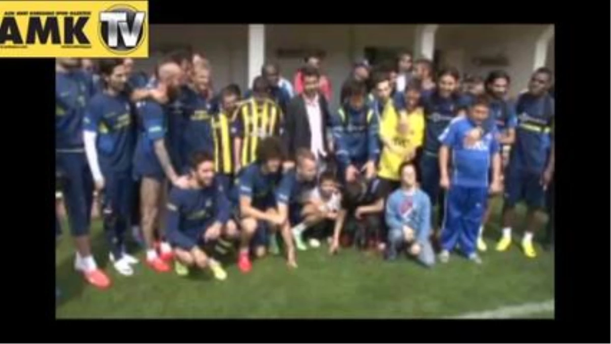 Emre\'den Beşiktaşlı Engelli Futbolsevere Jest