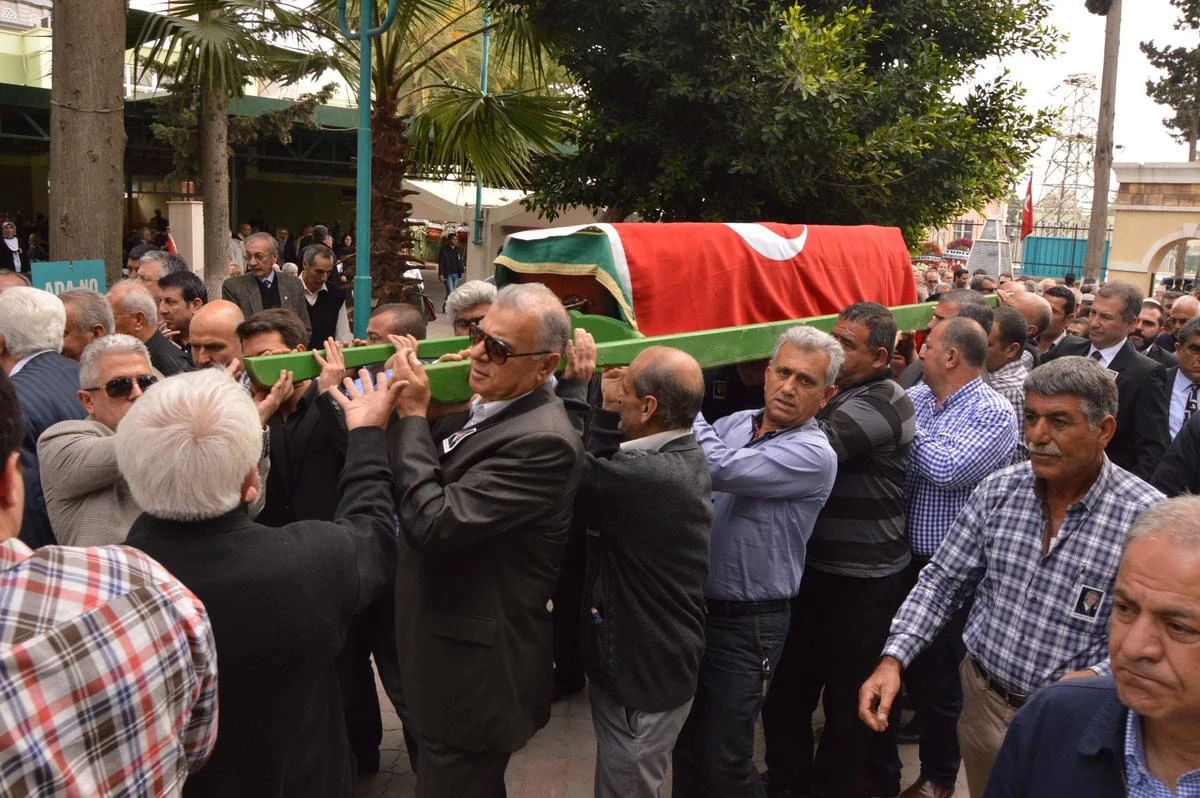 Eski Mersin Milletvekili Çetin\'in Cenazesi Toprağa Verildi