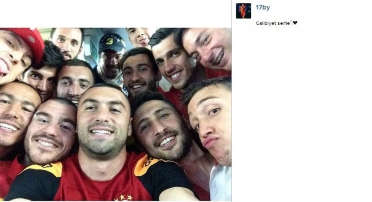 Galatasaraylı Futbolculardan Galibiyet Selfie\'si