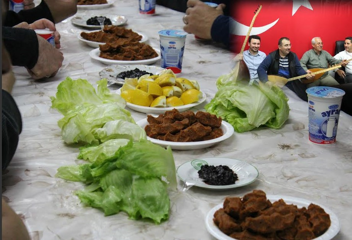 İzmir\'li Konyalılar Sıra Gecesi Yaptı