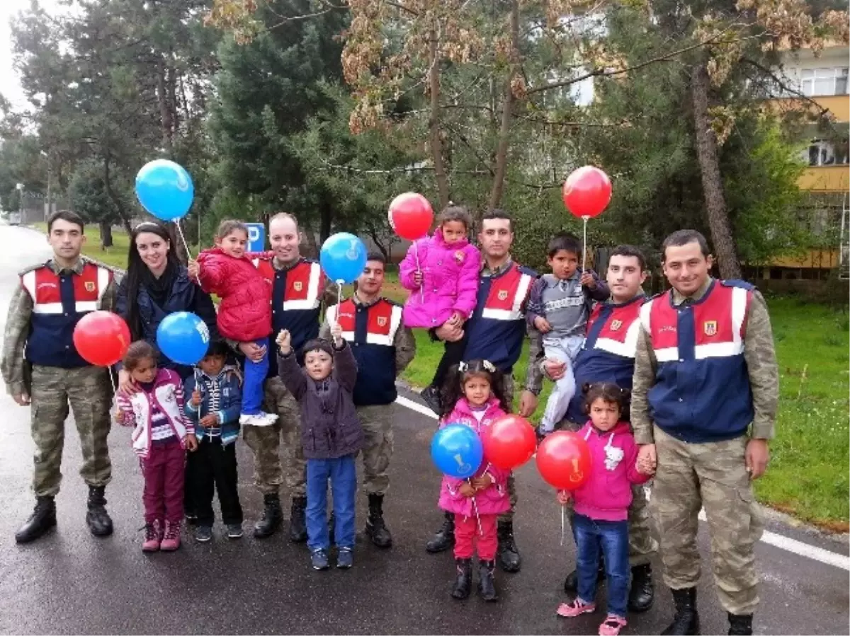 Jandarma, Çocukları Sinemaya Götürdü