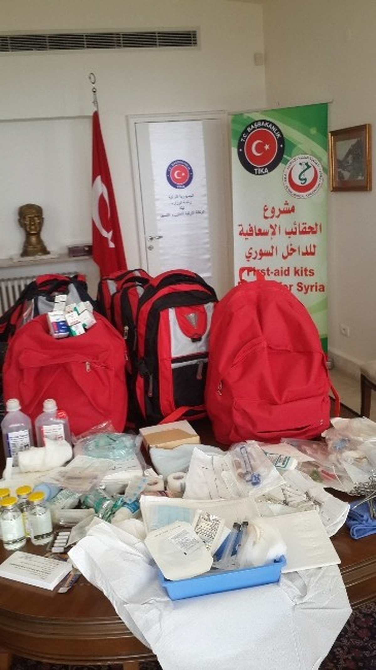 Lübnan\'da İslami Tıp Merkezine Malzeme Desteği