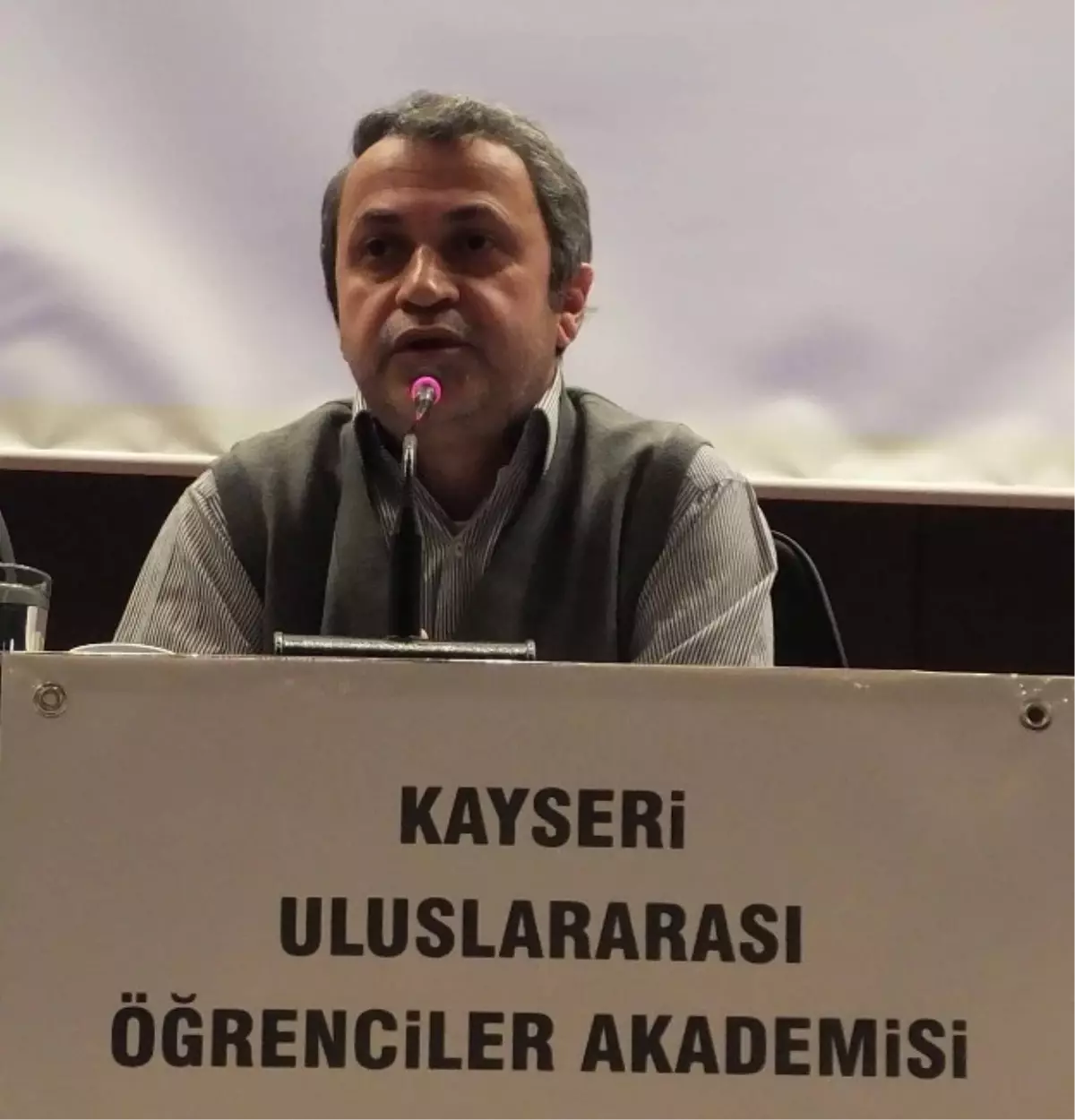 Marmara Üniversitesi Öğretim Üyesi Prof. Dr Alkan Kayseri\'de Konuştu Açıklaması