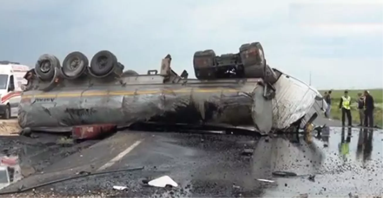 Nusaybin\'de Petrol Yüklü Tanker Devrildi: 1 Yaralı