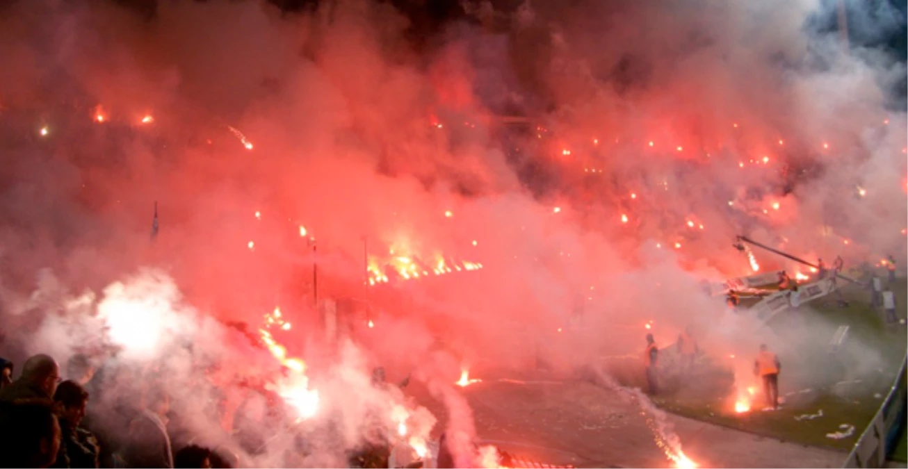 PAOK Taraftarı, Stadı Yangın Yerine Çevirdi