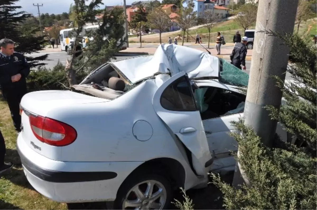 Aşırı Hız Kazaya Yol Açtı: 2 Yaralı