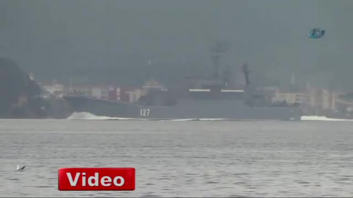 Çanakkale Boğazında Askeri Gemi Konvoyu