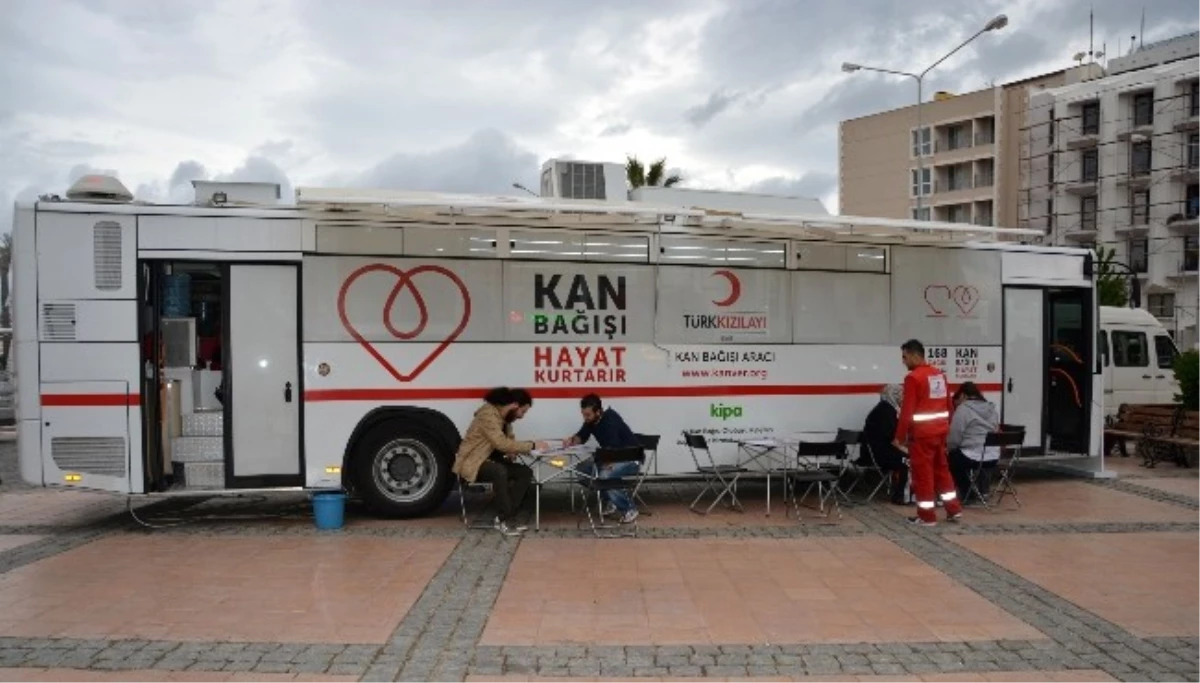 Çeşme\'de Kan Bağış Kampanyası İlgi Gördü