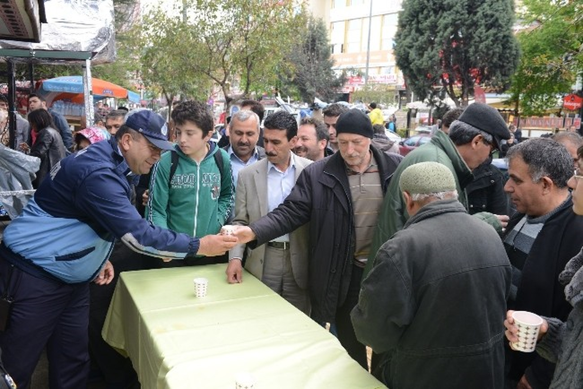 Çeşmeden Şerbet Akıtıldı