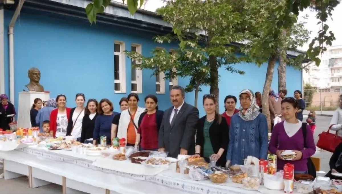 Cumhuriyet İlkokulu\'ndan Kermes