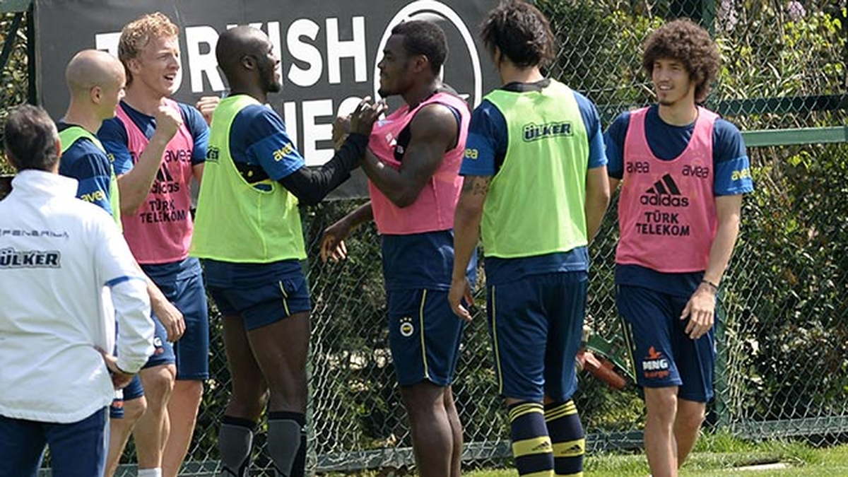 Fenerbahçe\'de Derbi Mesaisi Sürüyor