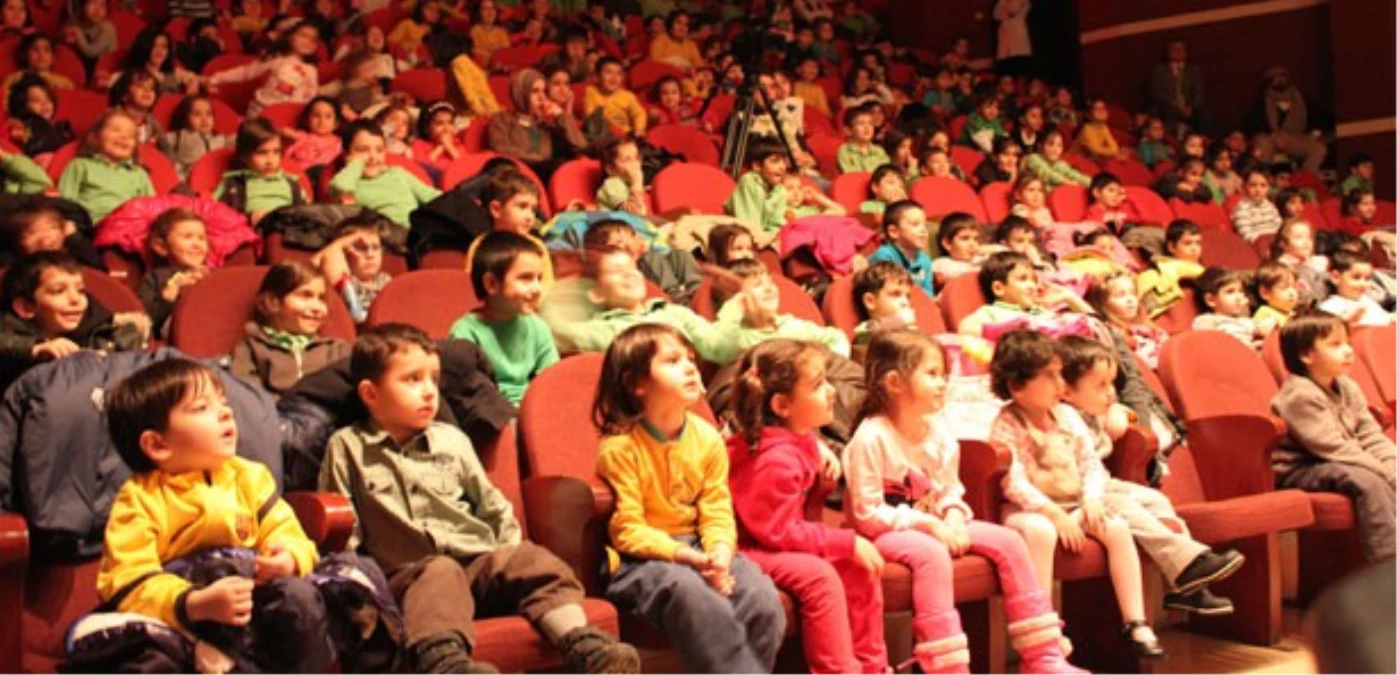 Karaman\'da Anaokulu Öğrencileri İçin Tiyatro