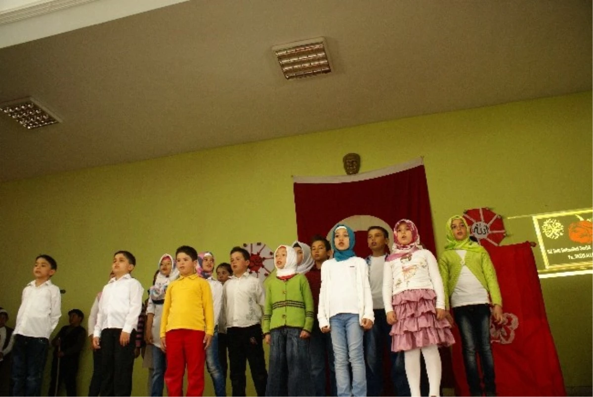 Kırka Mehmet Akif Ersoy Ortaokulu Öğrencilerinden Kutlu Doğum Etkinliği