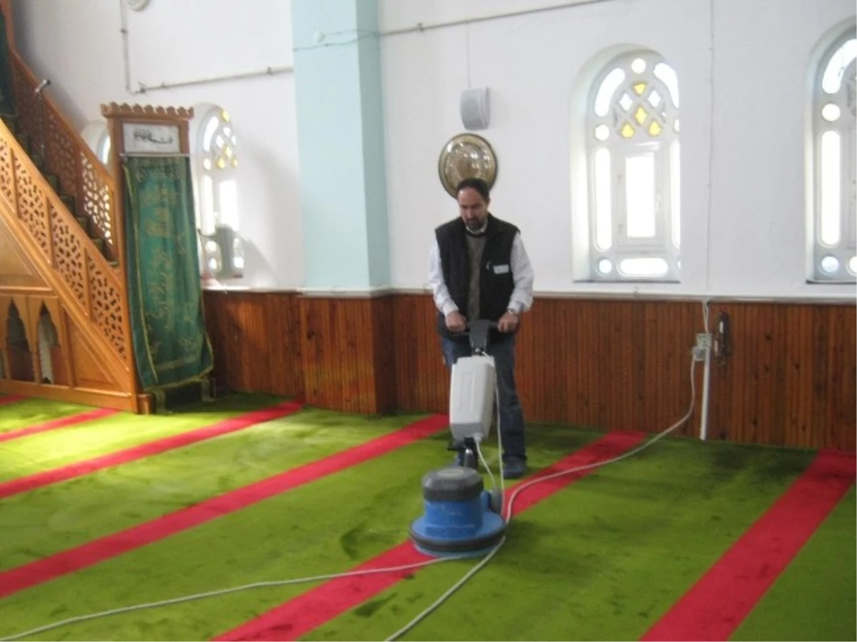 Köy Camilerinde Temizlik Yapıldı