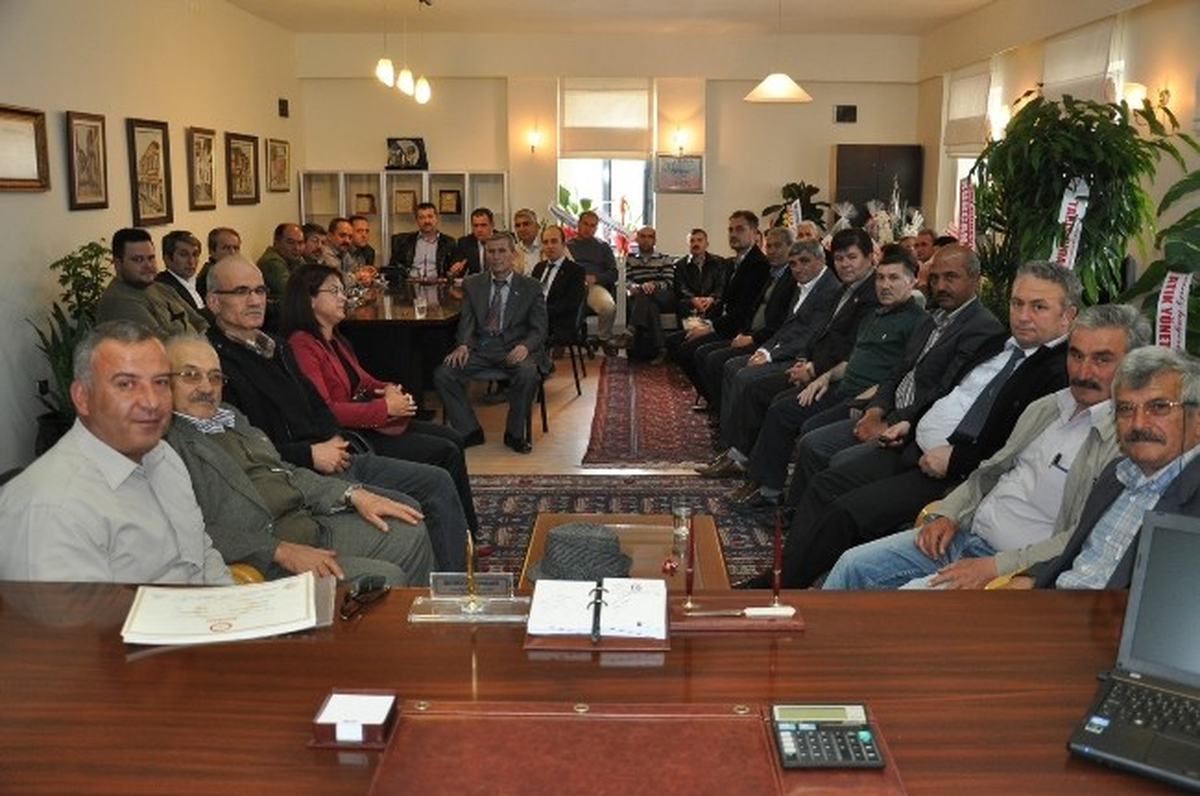 Kula MHP Tam Kadro Başkan Tosun\'u Ziyaret Etti