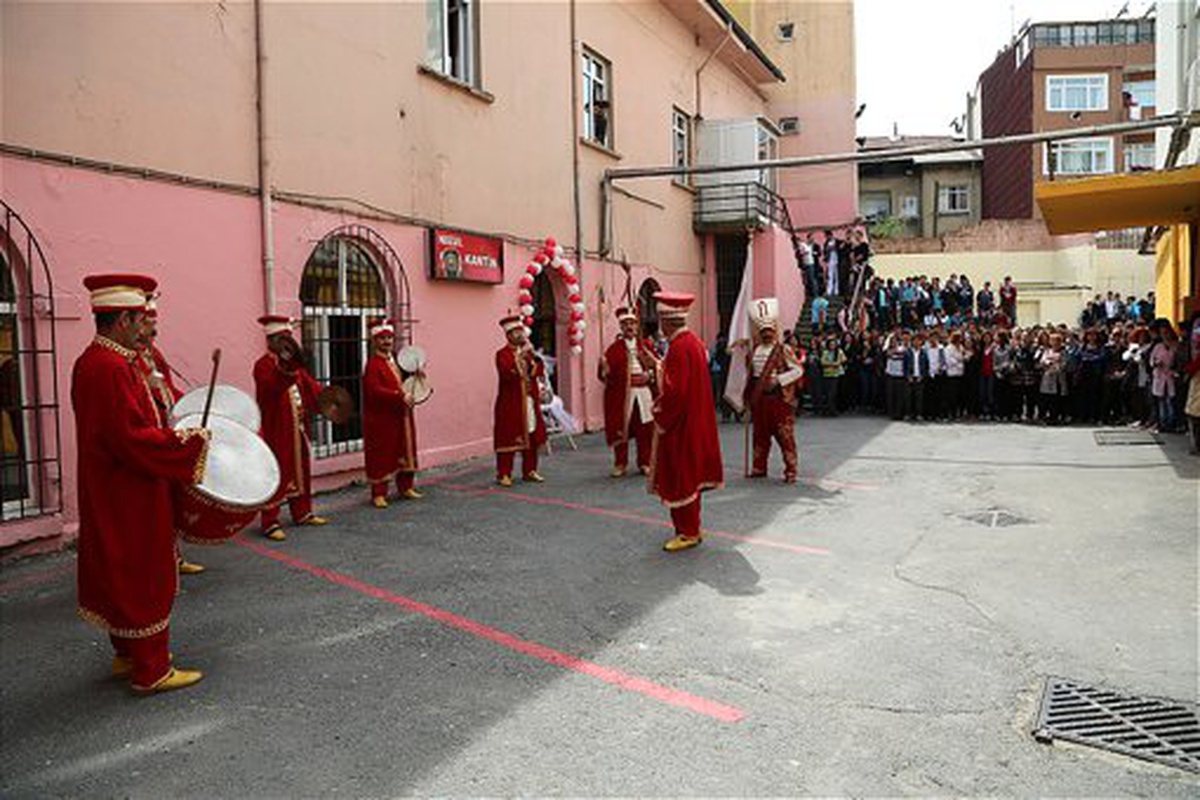 Liseli Gençlerden Renkli Turizm Etkinliği