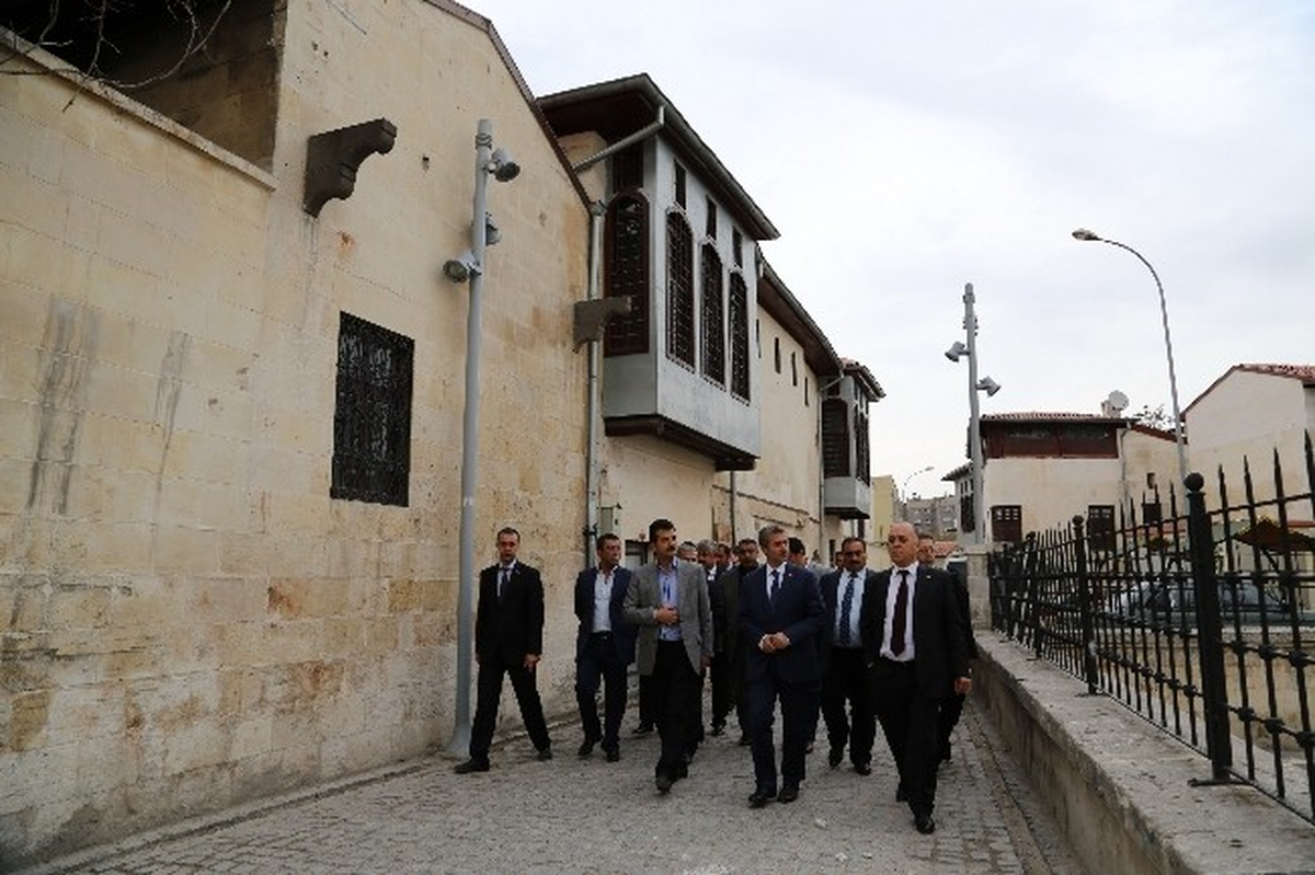 Meclis Üyelerinden Başkan Tahmazoğlu\'na Övgüler