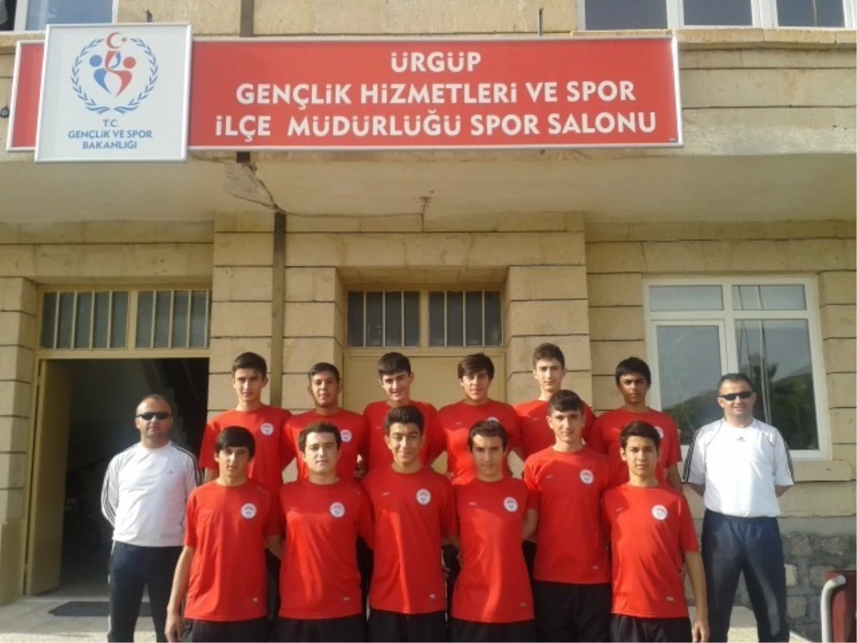 Melikgazi Yıldız Voleybol Takımı Türkiye Yarı Finallerinde