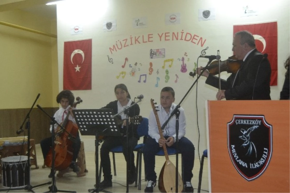 Özel Eğitim Sınıfı Öğrencileri Verdikleri Konserde Ayakta Alkışlandı