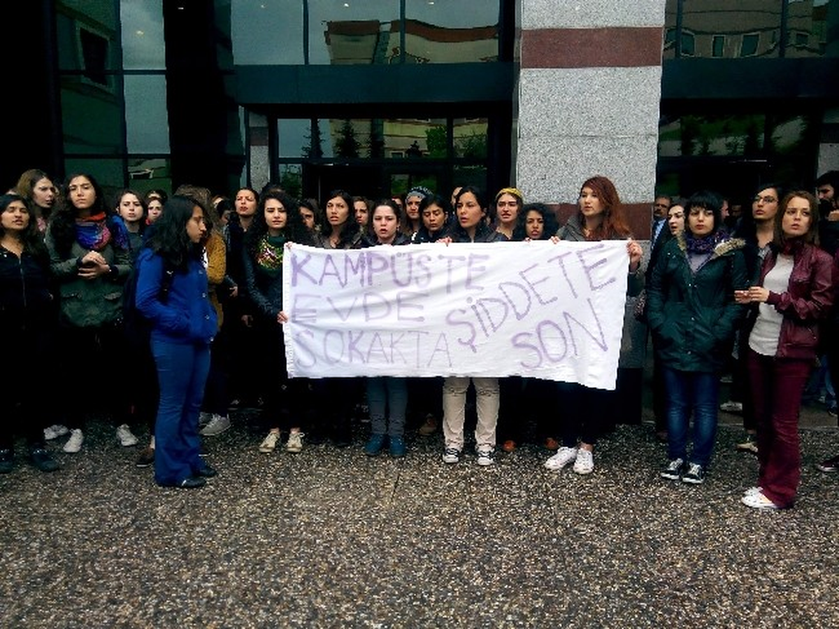 Üniversiteli Kadınlardan Saldırıya Tepki
