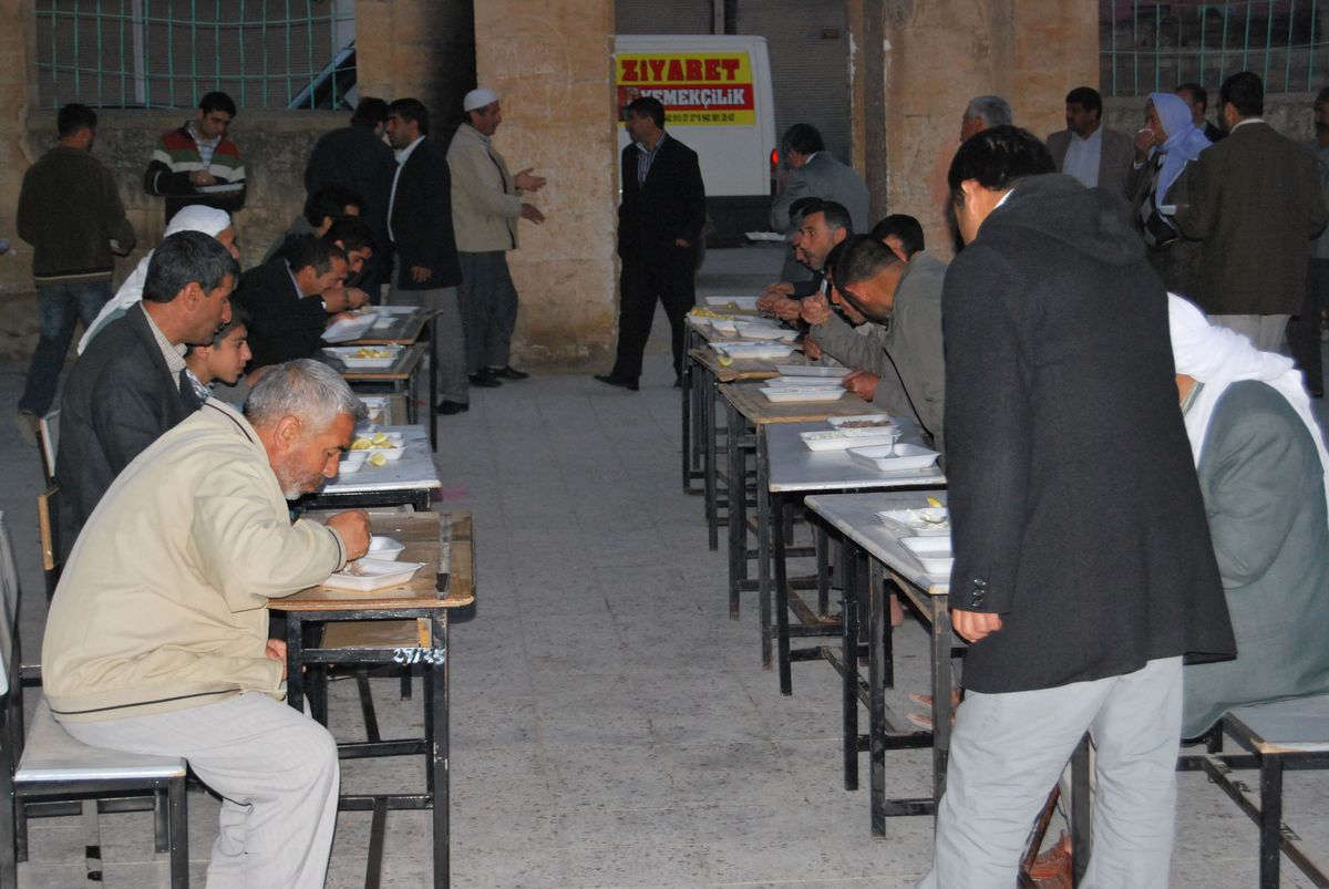 Şanlıurfa\'da 50 Bin Kişiye Tirit Ziyafeti