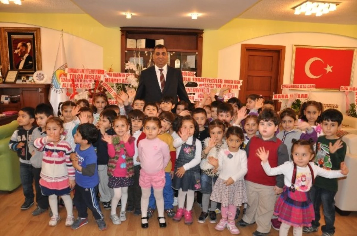 Başkan Can\'dan Çocuklara Bayram Hediyesi