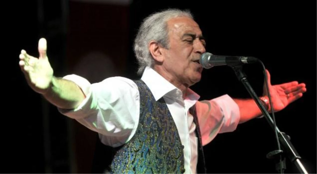 Edip Akbayram\'ın Şarkısıyla Cinsel Ürün Pazarladılar