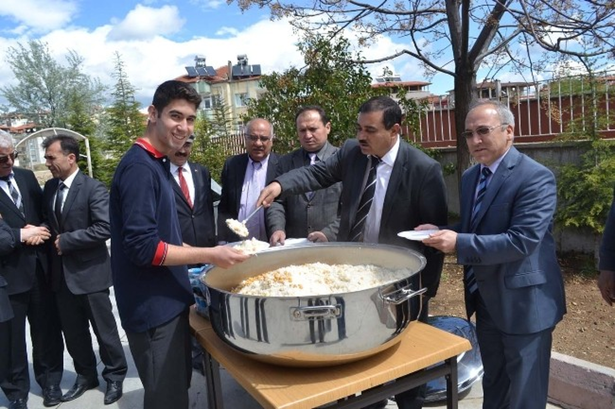 Kula\'da Geleneksel Pilav Günü