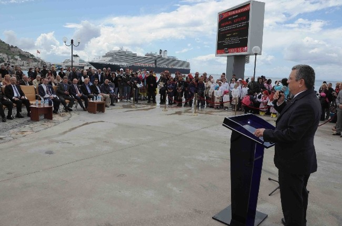 Kuşadası Belediye Başkanı Katalı, Fedakarlık İstedi