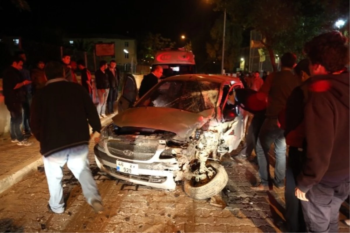 Milas\'ta Feci Kaza: 2 Yaralı