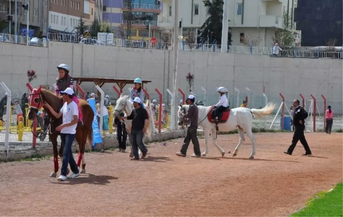 Nevşehir\'de Çocuk Oyunları Şenliği Düzenlendi