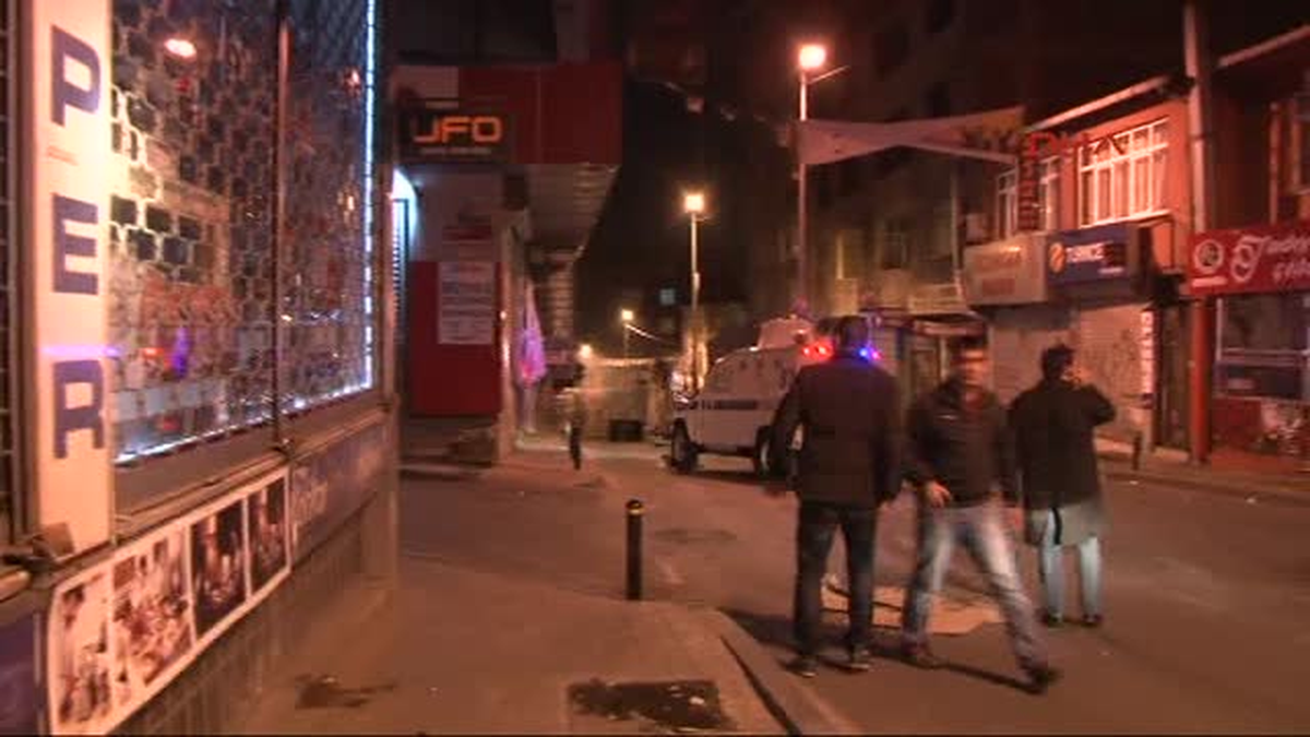 Okmeydanı\'nda Yüzleri Maskeli Gruba Polis Müdahalesi