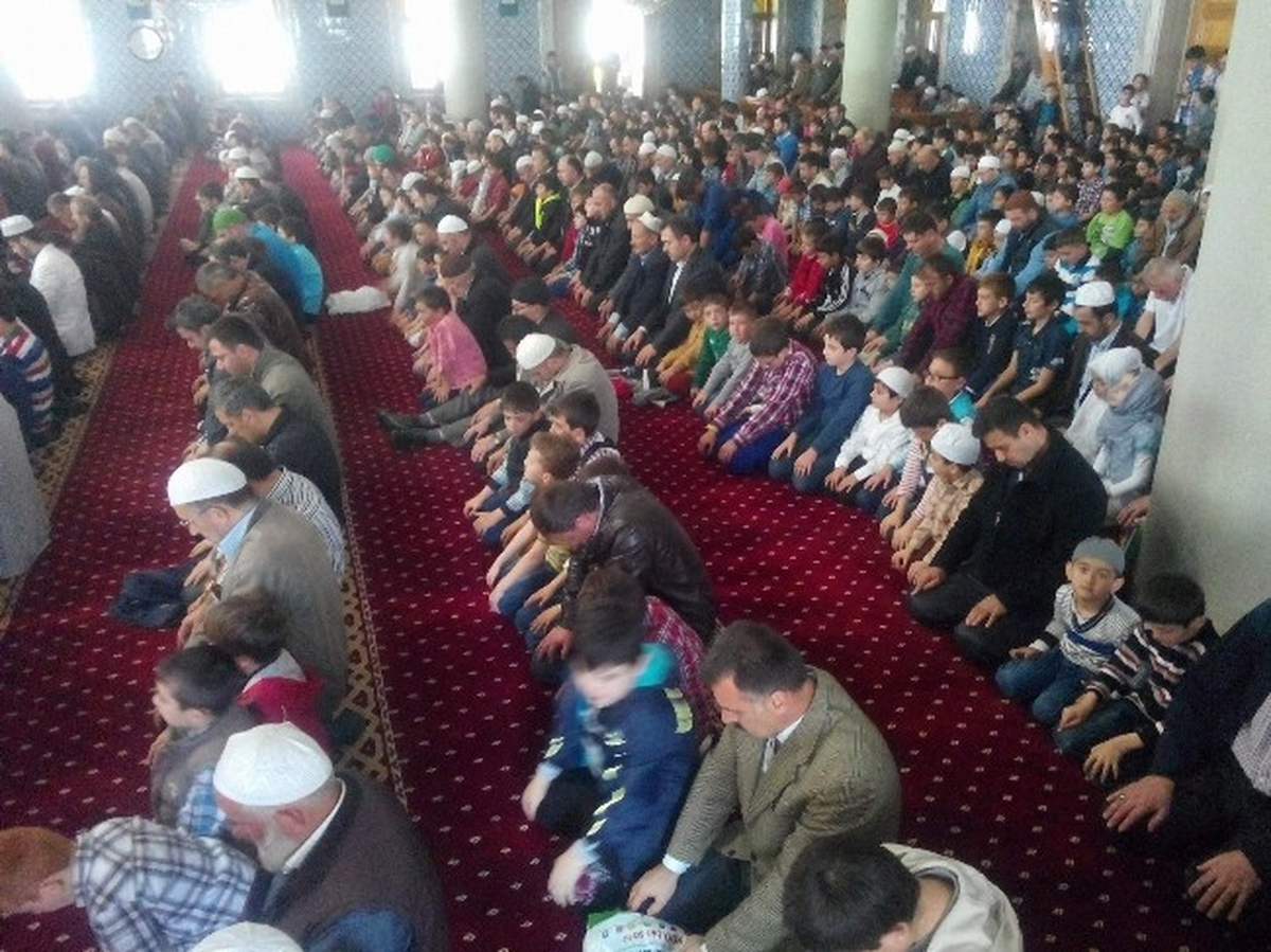 Rize\'de En Coşkulu Öğle Namazı