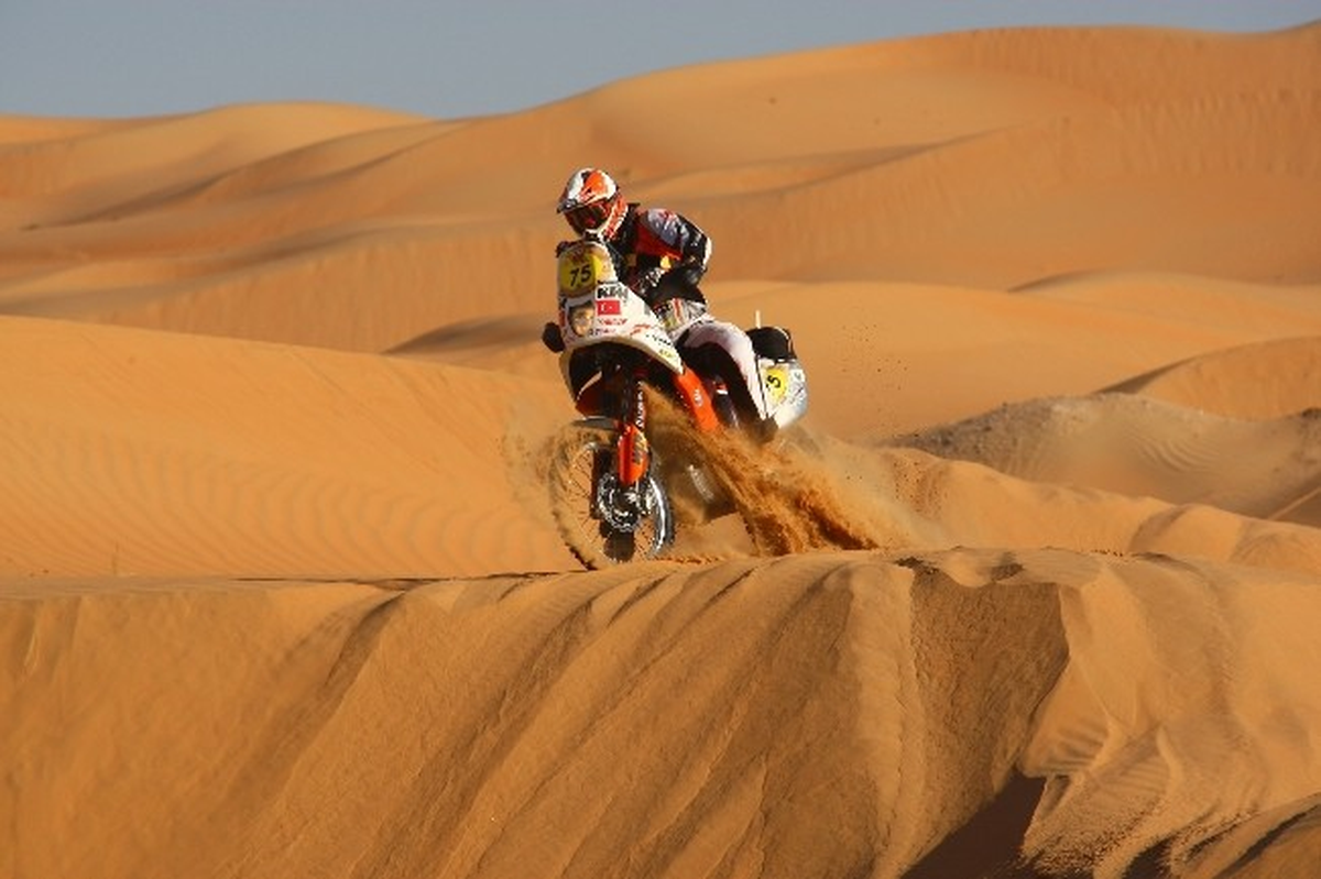 Spormoto Dakar Türk Takımı, Abu Dabi Çöllerini Başarıyla Geçti