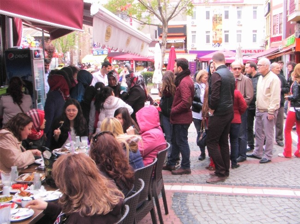 Turistler Edirne\'de Tava Ciğeri Kuyruğu Oluşturdu