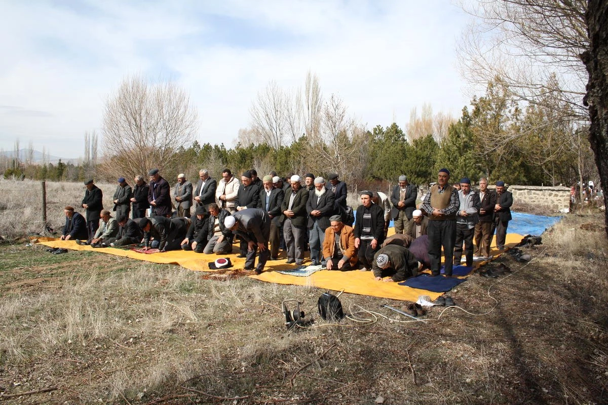 Yağmur Duasında, Yağmur Yağdı