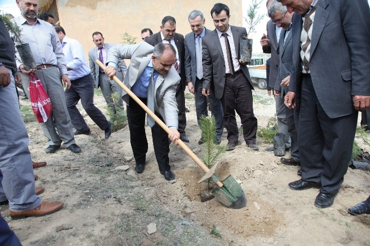 Yahyalı Belediyesi Ağaç Dikme Etkinliği Düzenledi