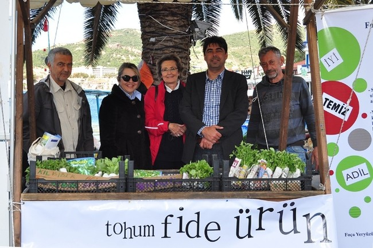 Yerel Tohumlar Foça\'da Paylaşıma Sunuldu