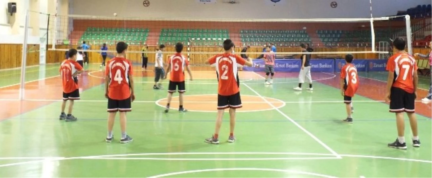 Ürgüp\'te Yıldız Erkekler Voleybol Müsabakaları Sona Erdi