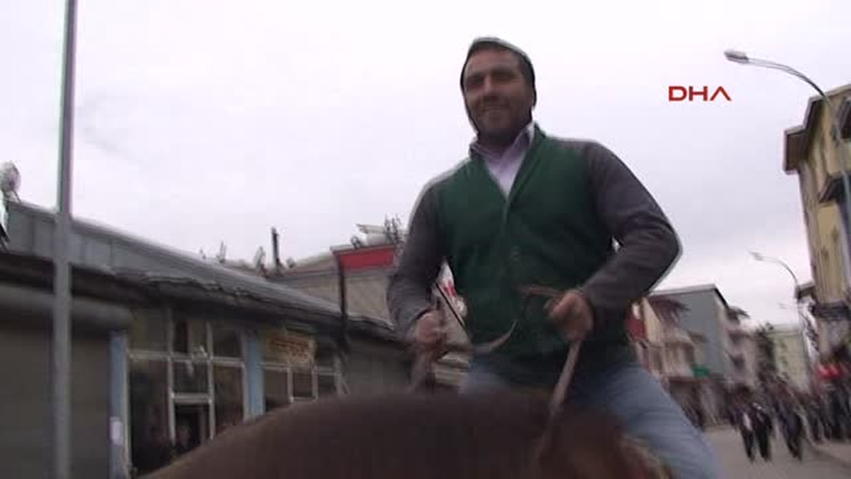 Bakan Ala Atlarla Karşılandı