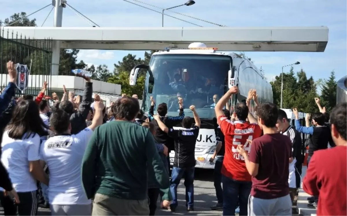 Beşiktaş, Olimpiyat Stadı\'na Hareket Etti