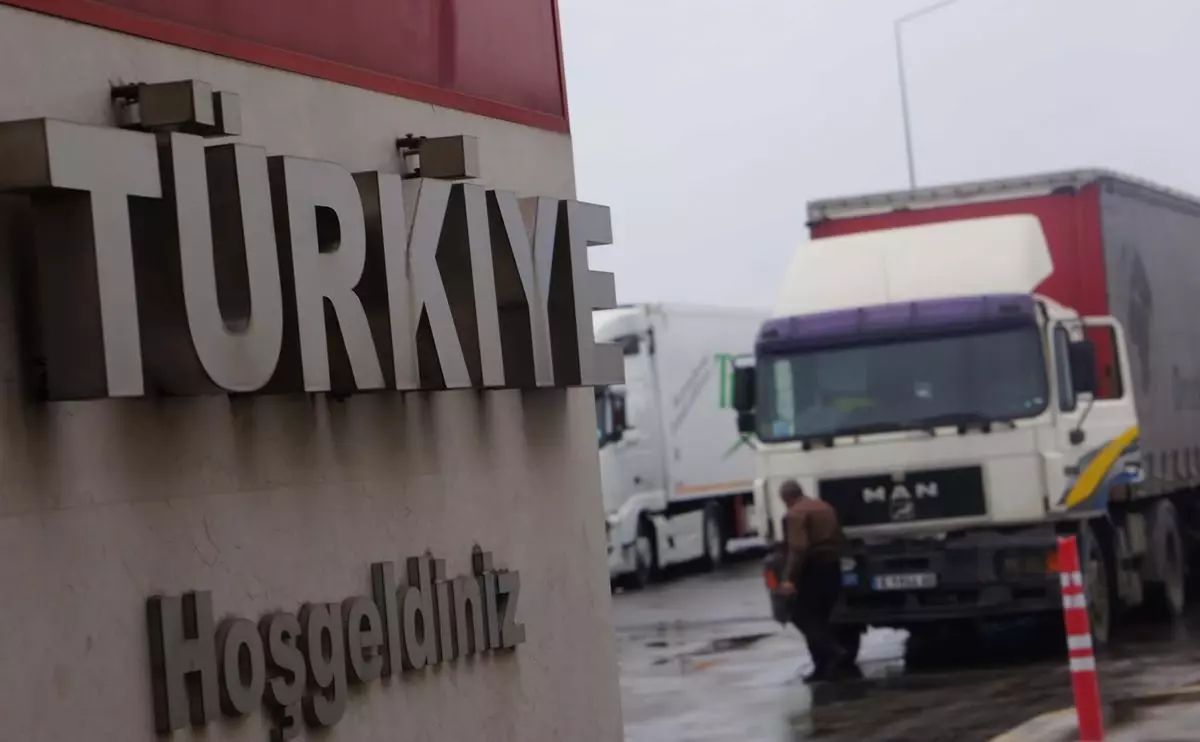 Bulgaristan\'a Açılan Sınır Kapılarında Tır Kuyruğu