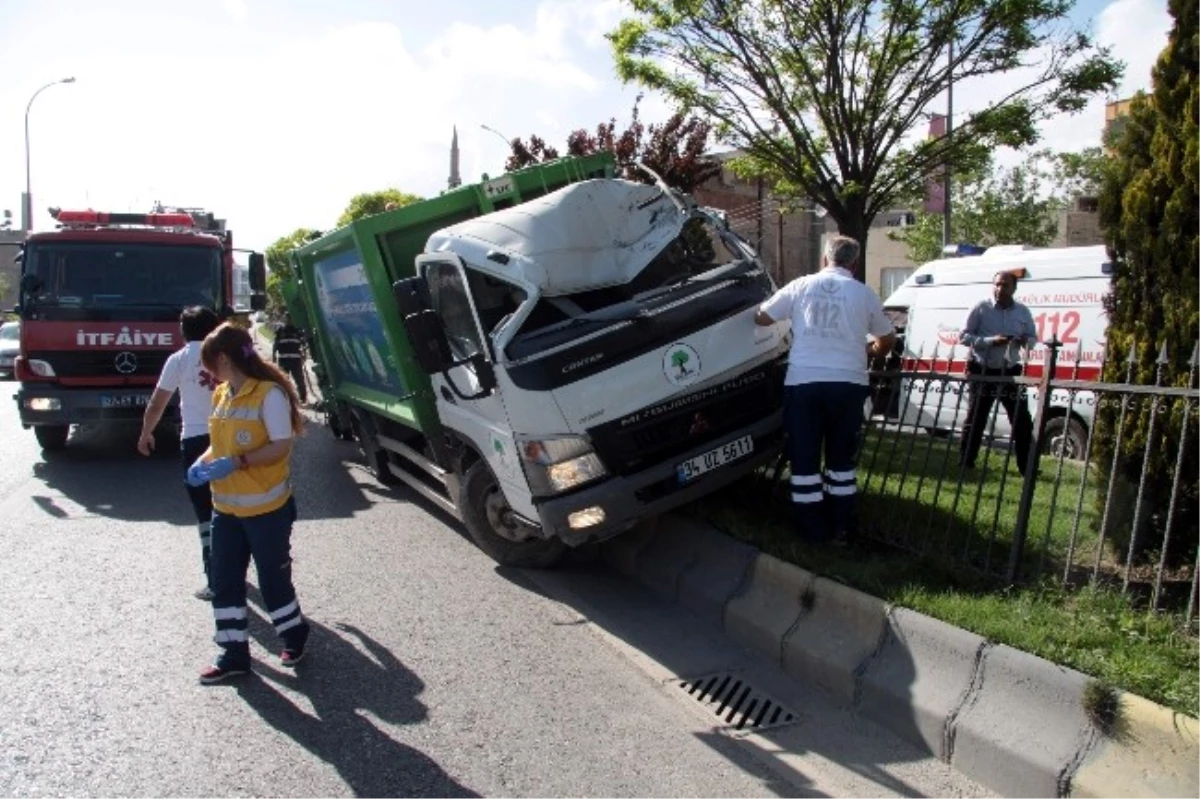 Gaziantep\'te Trafik Kazası: 2 Ölü, 1 Yaralı
