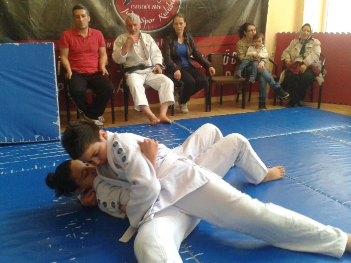 Judocu Gençler Yeni Kuşaklarını Taktı