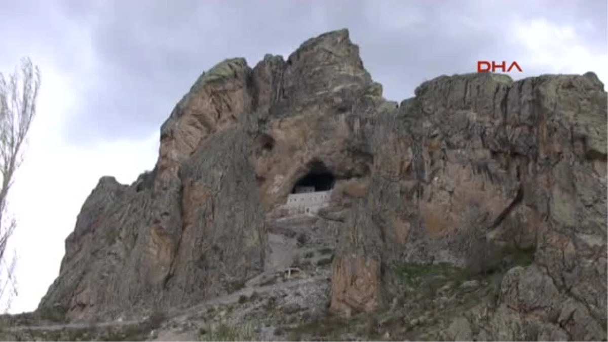 Kayalıklar İçine Yapılan Meryem Ana Manastırı Turizme Açılıyor