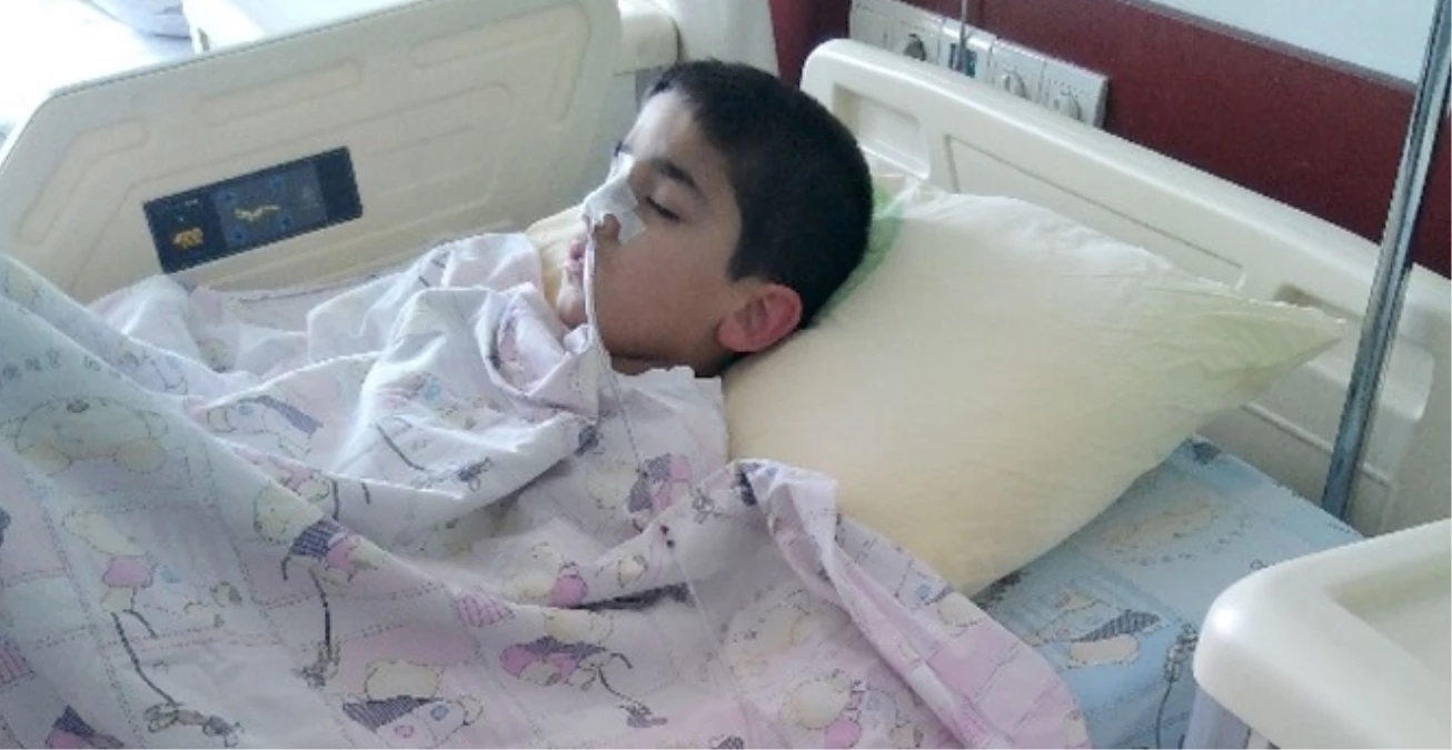 Kocaeli\'de Apandisti Patlayan Çocuk 3 Hastane Dolaştı