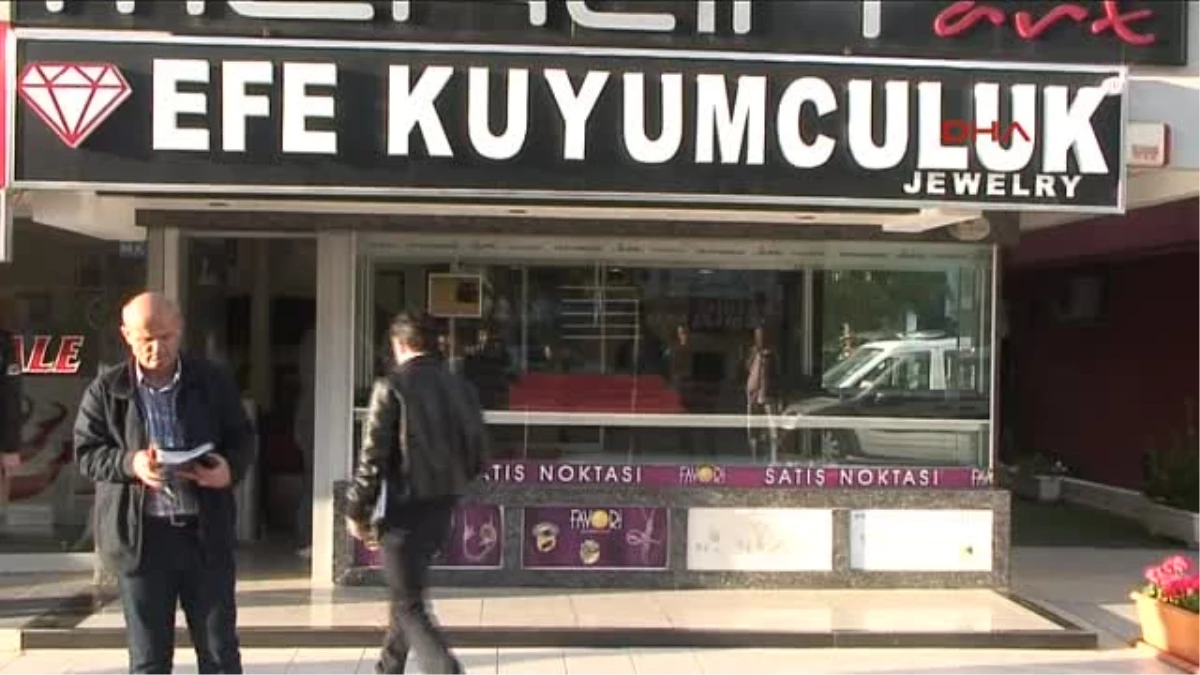 Kuyumcunun Duvarını Delip, Yarım Kilo Altın Çaldılar